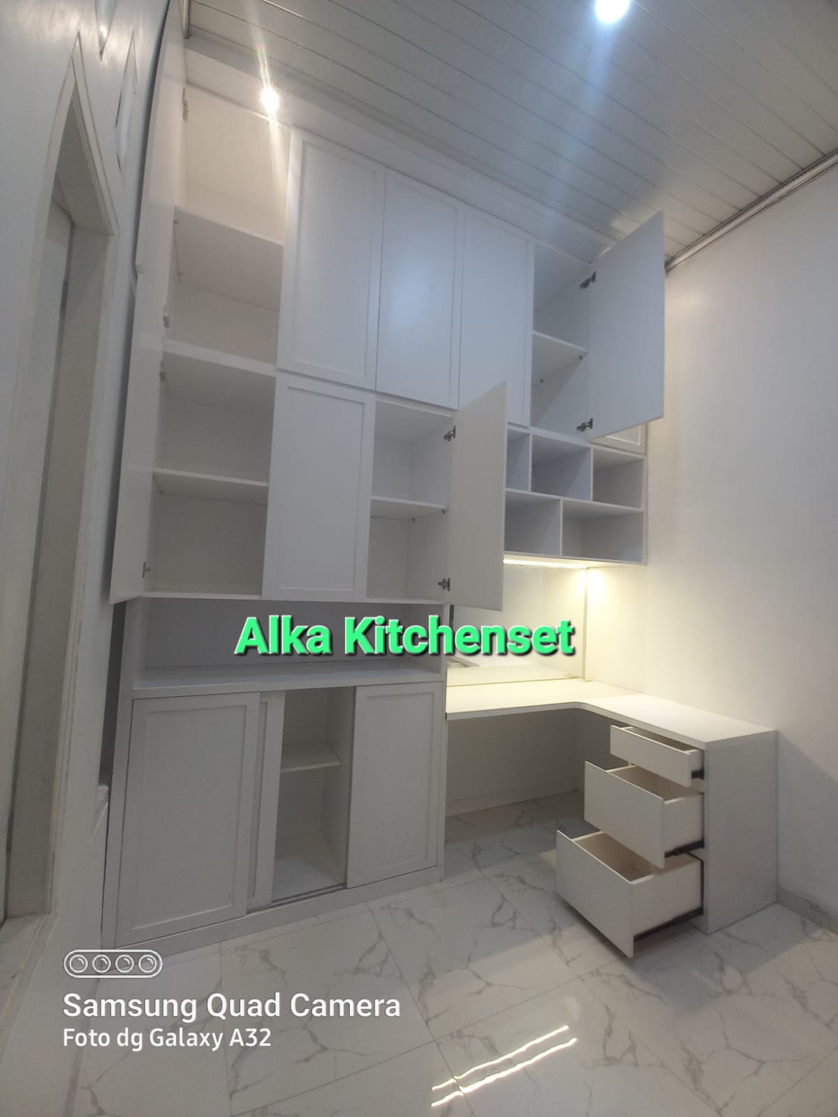Lemari pakaian Alka Kitchen Set Bekasi